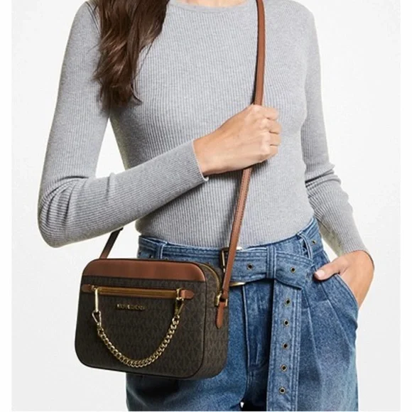 MICHAEL MICHAEL KORS
Jet Set Large Logo Crossbody Bag with chain. Brand new - Picture 5 of 5